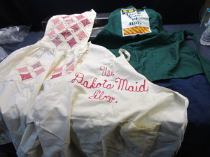 lot 178 image: Aprons with Vintage