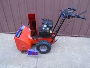 Simplicity 722 snow blower. Good overall condition. Tested & works. As shown.