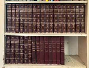 lot 33 image: Vintage Encyclopedia Britannica Books
