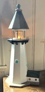 lot 37 image: Lighthouse Motif Lamp