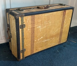 lot 41 image: Vintage Trunk