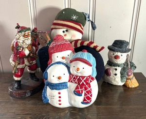 lot 96 image: Festive Holiday Decor