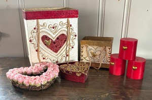 lot 99 image: Delightful Heart Decor