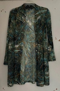 lot 100 image: Robert Kitchen of Canada Size Small Sheer Sweater