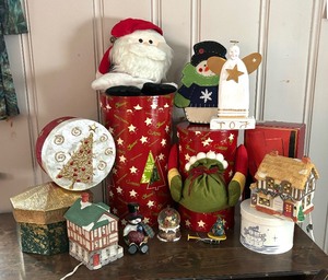 lot 103 image: Deck the Halls Holiday Decor and More