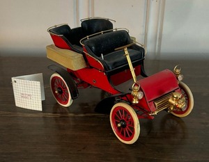 lot 64B image: Franklin Mint Precision 1903 Ford Model A Car