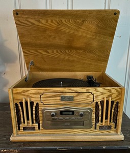 lot 137 image: Spirit of St. Louis Turntable CD Player