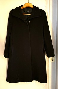 lot 144 image: Ellen Tracy Size 8 Coat  Jacket