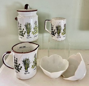 lot 34A image: Petite Vintage Kitchen Finds