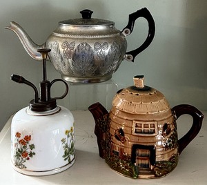 lot 38A image: Wonderful Vintage Teapots including Vintage Teapot by The Aluminum Works Stratford-On-Avon England and Plant Mister