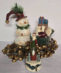 lot 62 image: Fun Holiday Decor