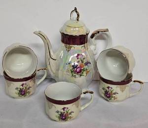 lot 66 image: Lovely Floral Tea Set