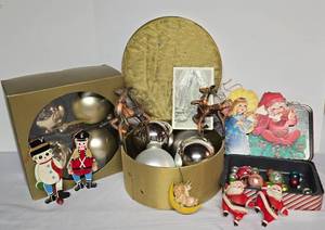 lot 151 image: Vast Collection of Vintage and Modern Ornaments & Decor