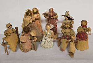lot 155 image: Collection of Corn Husk Dolls