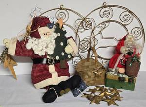 lot 157 image: Festive Holiday Decor