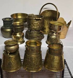 lot 172 image: Variety of Vintage Brass Items including Planters and More