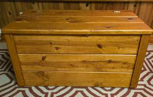 lot 177 image: Vintage Wooden Storage Trunk