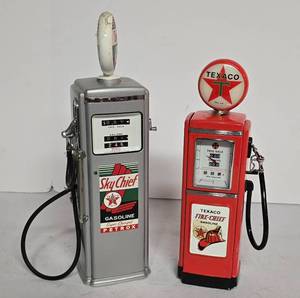 lot 206 image: Pair of Replica Texaco Gasoline Pumps