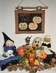 lot 208 image: Fun Halloween & Thanksgiving Options