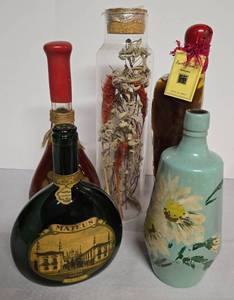 lot 210 image: Fun BottleCarafe Options