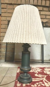 lot 236 image: Vintage Table Lamp