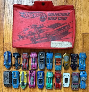 lot 216 image: Vintage Redline Matchbox  Hotwheels Cars and Vintage Carrying Case