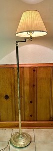 lot 220 image: Vintage Adjustable Arm Floor Lamp