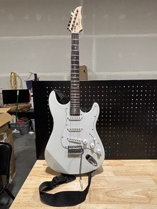 Crescent Guitar