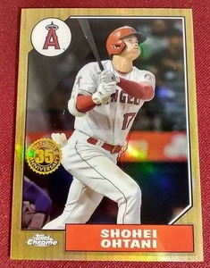 lot 139 image: 2022 Topps Chrome Shohei Ohtani Refractor