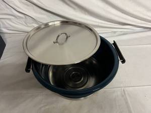 lot 39 image: Nautical Scout Collapsible Pot with Lid
