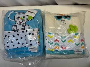 lot 6 image: MM. 2x Sassy Baby Sherpa Baby Blankets wTeether Corners
