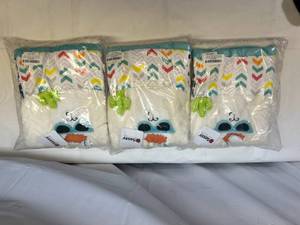 lot 9 image: MM. 3x Sassy Baby Sherpa Baby Blankets wTeether Corners