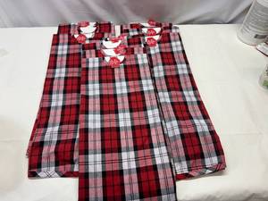 lot 25 image: MM. 9x 48 Christmas Tree Skirts