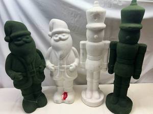 lot 35 image: 4x Santa & Nutcrackers