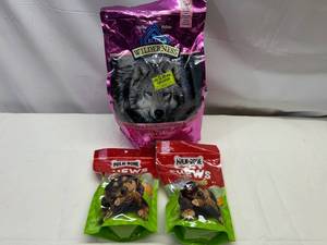 lot 42 image: MM. Blue Wilderness with Chicken & Milk Bone Dog Chews