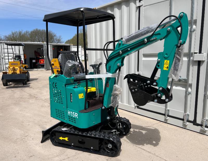 lot 4098 image: 2025 AGT Mini Excavator (H15R)
