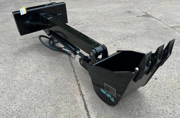 lot 5609 image: FUTURE Mini Skid Steer Straight Digging Arm (FT-BK56M)