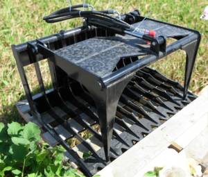 lot 1145 image: FUTURE Skid Steer Grapple (FT-HWG44C)