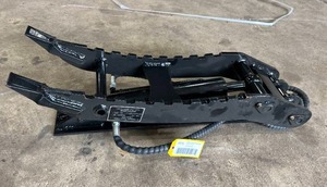 lot 6628 image: FUTURE 3T Hydraulic Excavator Thumb (FT-J3T)