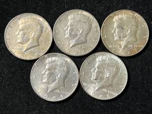 lot 10 image: GROUP OF 5 US 40% SILVER KENNEDY HALF DOLLARS