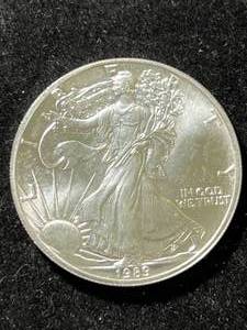 lot 22 image: 1989 AMERICAN SILVER EAGLE 1 TROY OZ .999 FINE SILVER