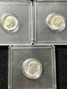 lot 43 image: 3 US SILVER ROOSEVELT DIMES BU IN CASE