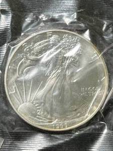 lot 62 image: 1995 AMERICAN SILVER EAGLE 1 TROY OZ .999 FINE SILVER