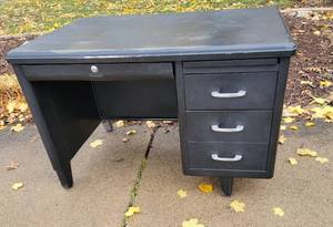 lot 116 image: Invincible Metal Furniture Tank Desk