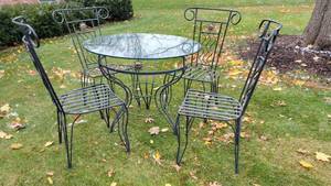lot 10 image: Iron Flaming Sun Dining Table and Chair Set