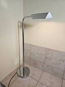 lot 40 image: Chrome Finish Retro Reading Lamp