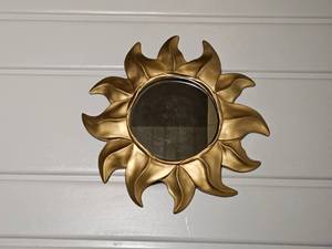 lot 99 image: Sun Burst Dcor Mirror
