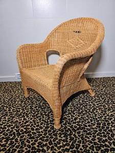 lot 100 image: Charming Wicker Chair