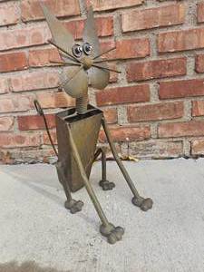 lot 53 image: Metal Folk Art Sitting Cat