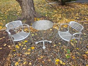 lot 6 image: Chic Atomic Sand Molded Bistro Set